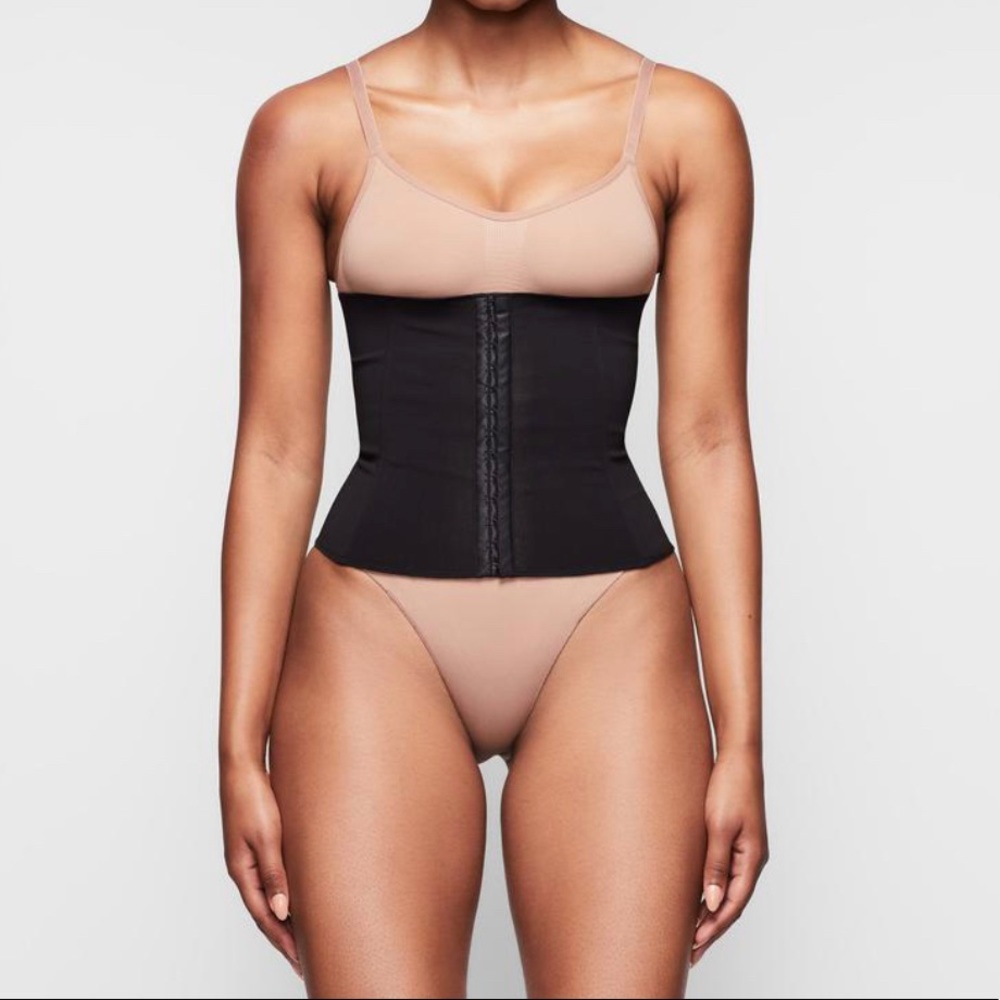 SKIMS WAIST TRAINER SIZE S